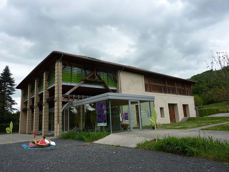 Vue exterieur du batiment du grand séchoir à noix AOP de Grenoble