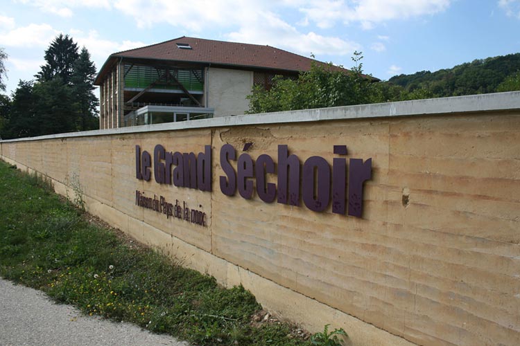 Vue extérieur sur le Grand Séchoix, Maison du Pays de la Noix